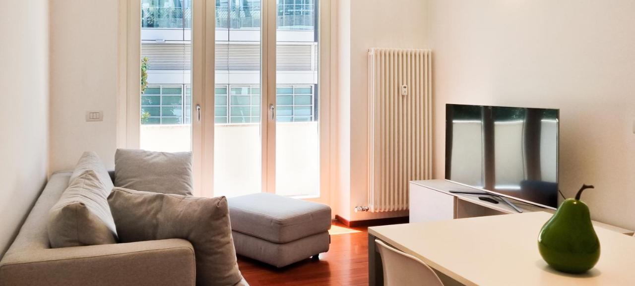 Appartement Joivy Superb Flat, 2 Balconies & Skyscrapers View à Milan Extérieur photo